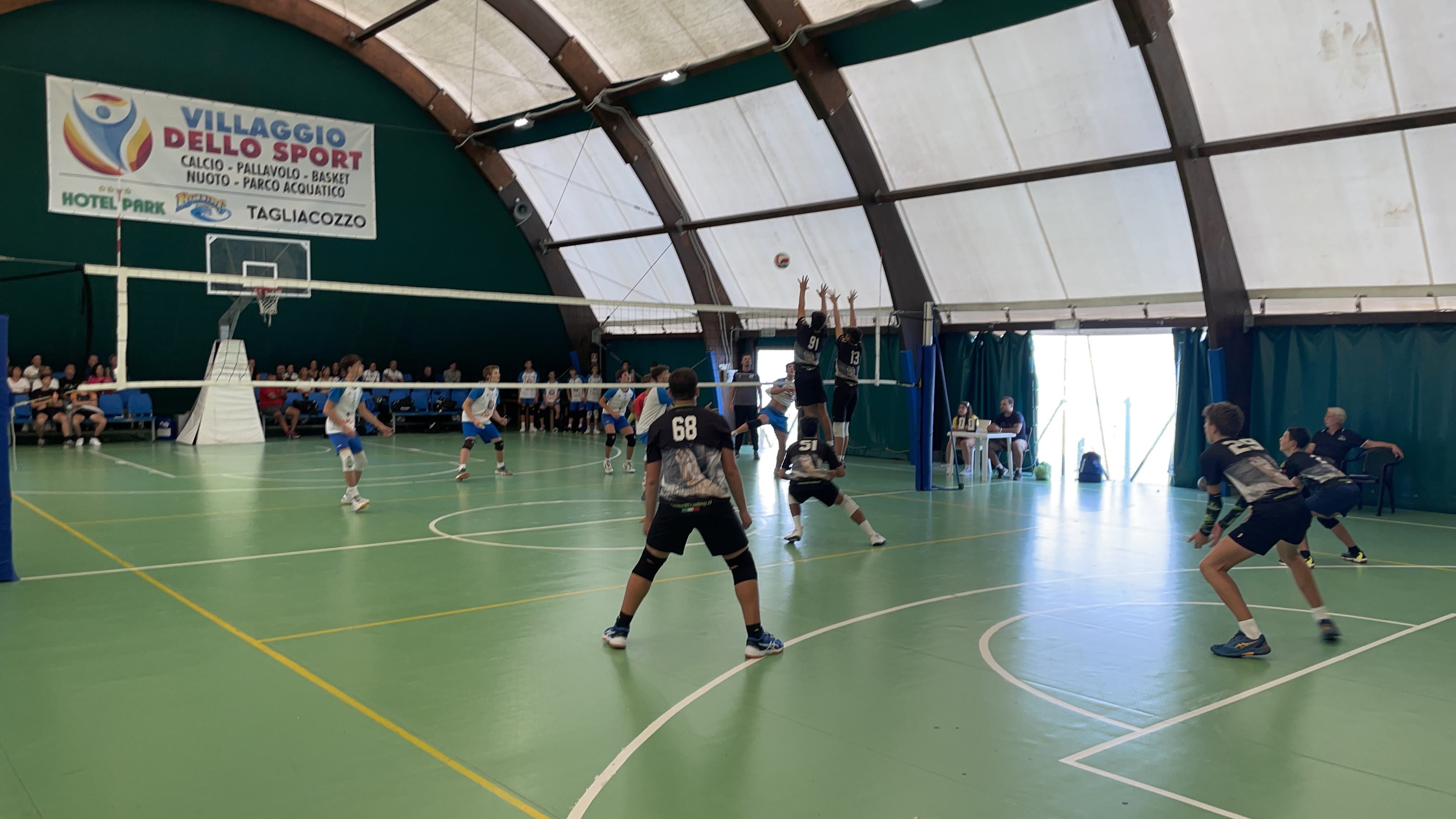 Attacco a rete in una partita di pallavolo, edizione 2024