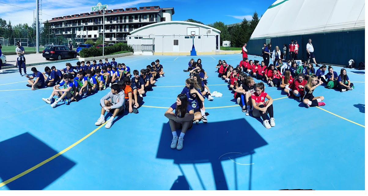 Premiazione di una squadra giovanile al Warm Up Contest, edizione 2022